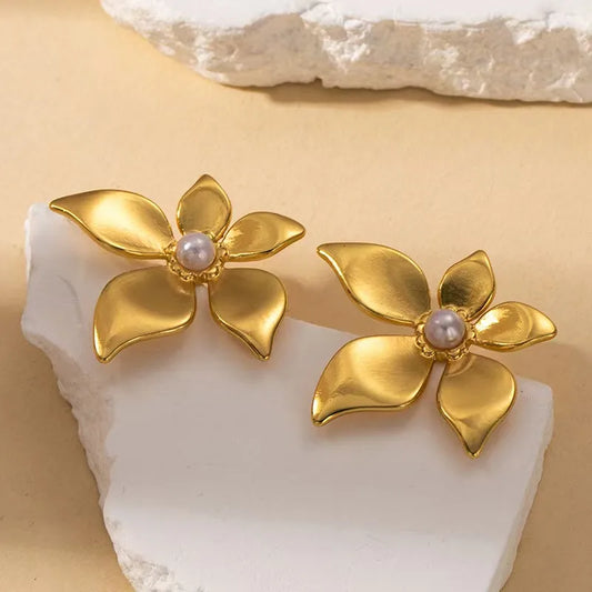 Pearl center floral earrings